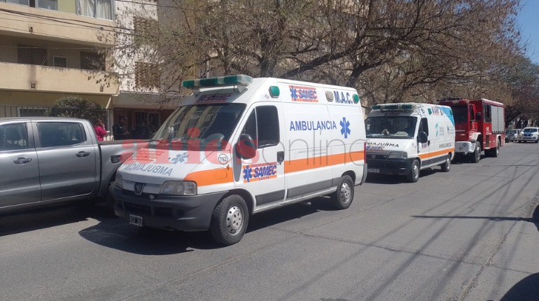 F43zEI2XgAAV6Ej?format=jpg&name=900x900