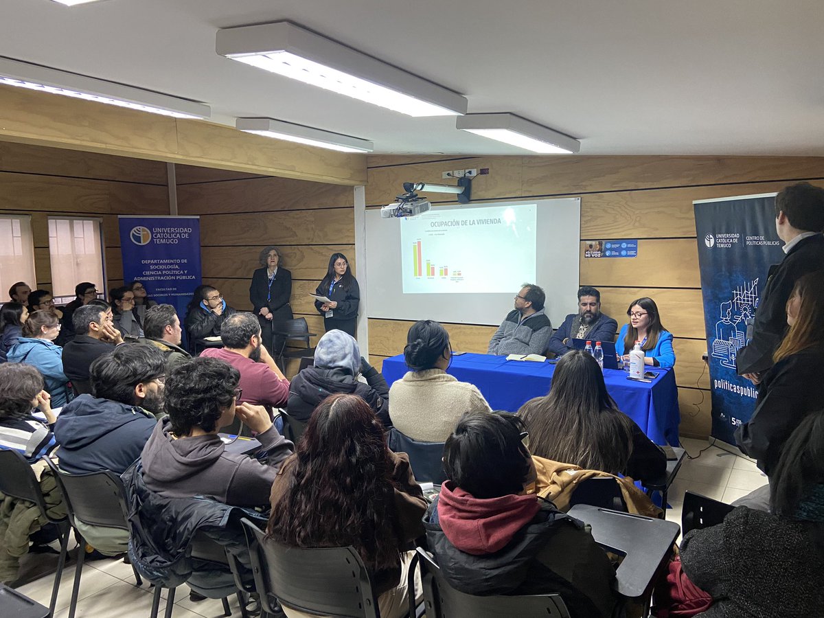cppUCTemuco's tweet photo. 📊Audiencia completa en el “Encuentro Casen 2022” actividad organizada por el @soccipol y el @cppUCTemuco donde el Dr. Sergio Toro realizará el análisis de los datos presentados. https://t.co/TbNfkbPRcn