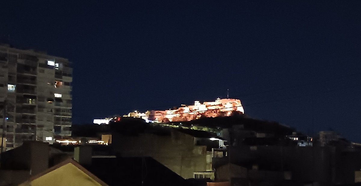 Pues, oye, las vistas desde el ático no están nada mal... 😊 #DeMudanza #Again