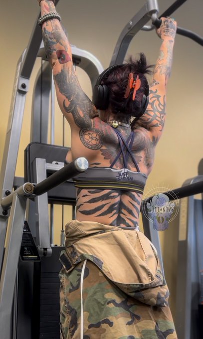 Karlach is there and excited to put the whole thing together. Back day first though. 🥰 https://t.co/<a href="/tag/paxwest2023"class="tags"><span>#paxwest2023</span></a>