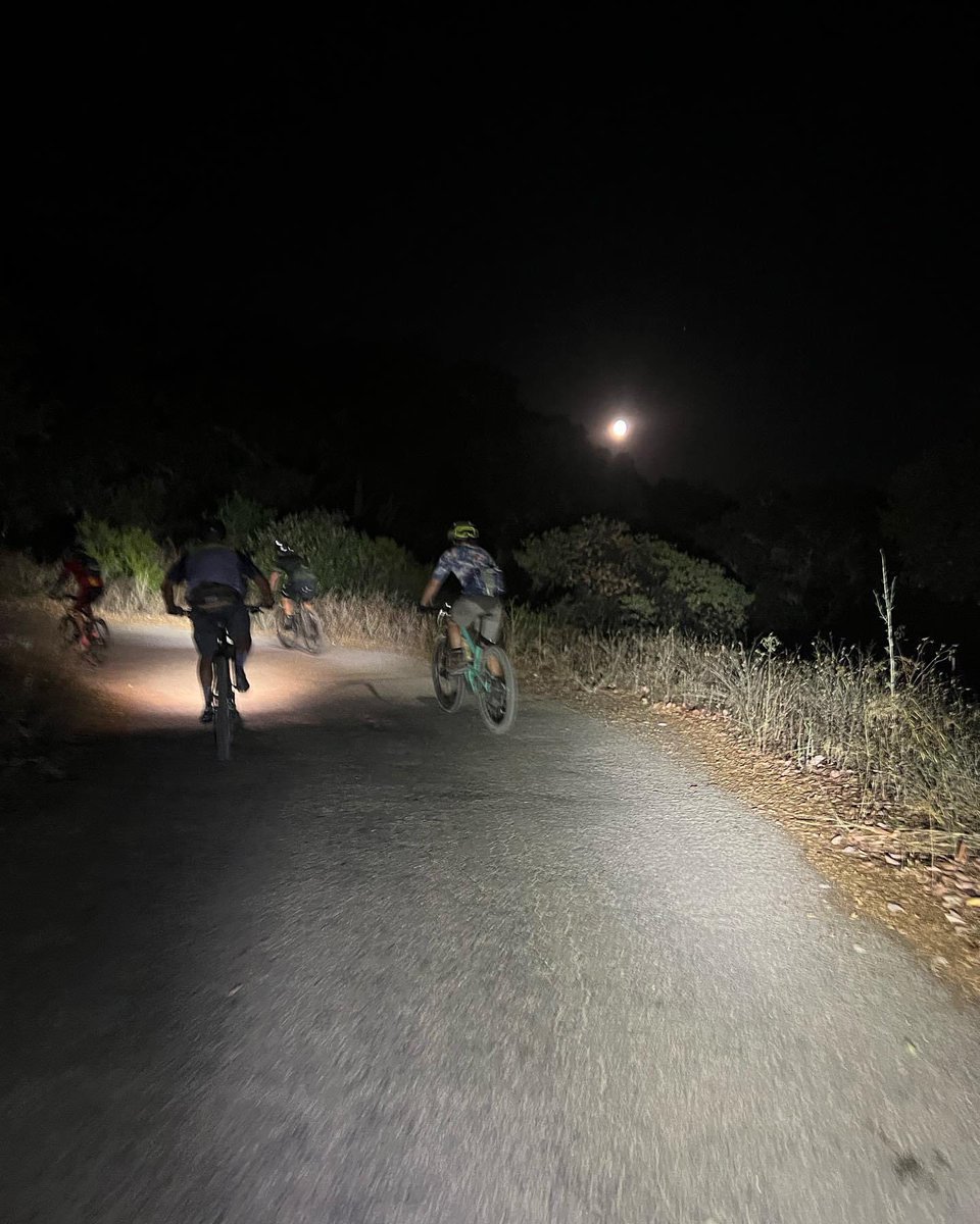 DrJsBikeShop's tweet photo. @JohnPalminteri here are some great pics of the Blue Super Moon from West Camino Cielo during a mountain bike ride up to Santa Ynez Peak last night https://t.co/4T79wx7jK9