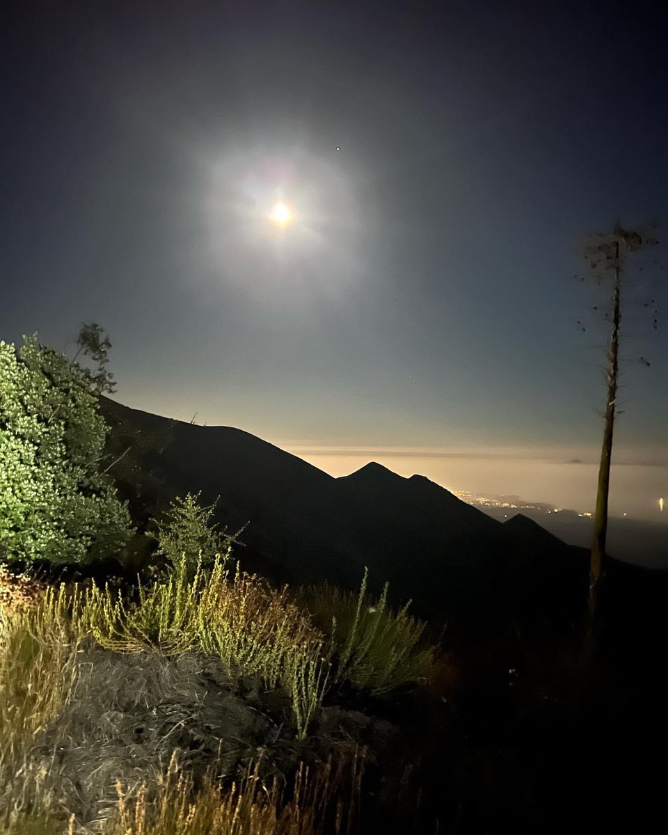 DrJsBikeShop's tweet photo. @JohnPalminteri here are some great pics of the Blue Super Moon from West Camino Cielo during a mountain bike ride up to Santa Ynez Peak last night https://t.co/4T79wx7jK9