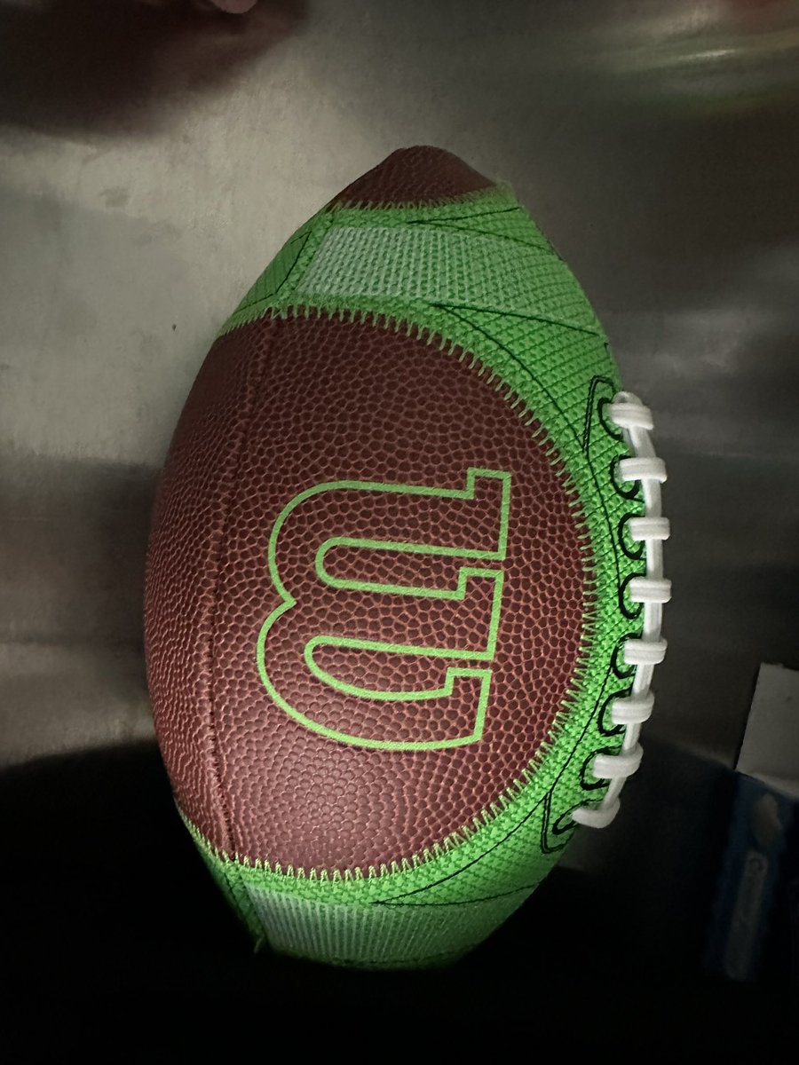 LP_Boyer's tweet photo. @WilsonSportingG bought this $40 ball @DICKS put air in it and the next day it was partially deflated. It hasn’t held air since. It was the only peewee ball on the shelves. https://t.co/eOzy4g2mJx