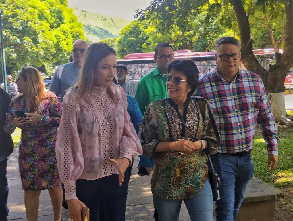 RECTORADOUPTNM's tweet photo. #31Ago| Ministra @sandraoblitasr lidera desde la #UPTdeAragua Mesas de Trabajo con amplia discusión, consolidando acciones estratégicas para el fortalecimiento los procesos del sistema de educación universitaria del país.
#TrabajoEnEquipo
#AhoraVenezuelaEsConTodos @mppeduniv https://t.co/jR5VNXgCW3