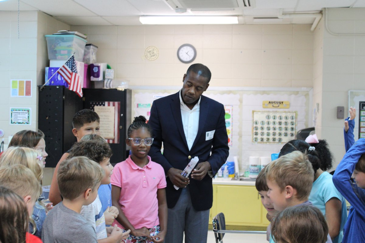 AnthonyDaniels's tweet photo. Held a very lively debate today with the third-grade students at Monte Sano Elementary School in Huntsville, AL. Though it was a mock session, I think the bill put forth to provide candy for students three times a week (amended from every day) was a good decision in the end. https://t.co/WC7nKxPlzi
