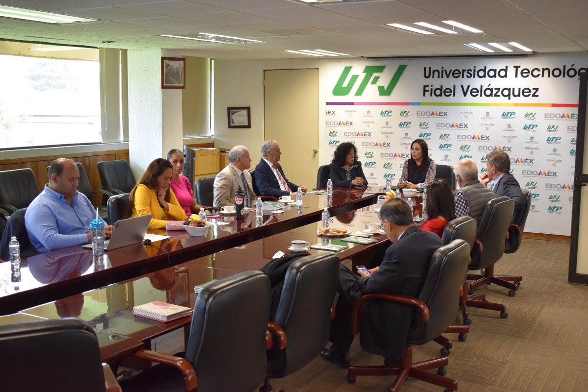 UTFVoficial's tweet photo. Agradecemos a miembros d nuestro Consejo Directivo x acercarnos c empresarios, q desde su ámbito d influencia, nos permiten situar a nuestros estudiantes y egresados en una mejor condición para la vida laboral. #SomosDragones #SomosUTFV @DireccionUTyP https://t.co/p6e2YifmEF