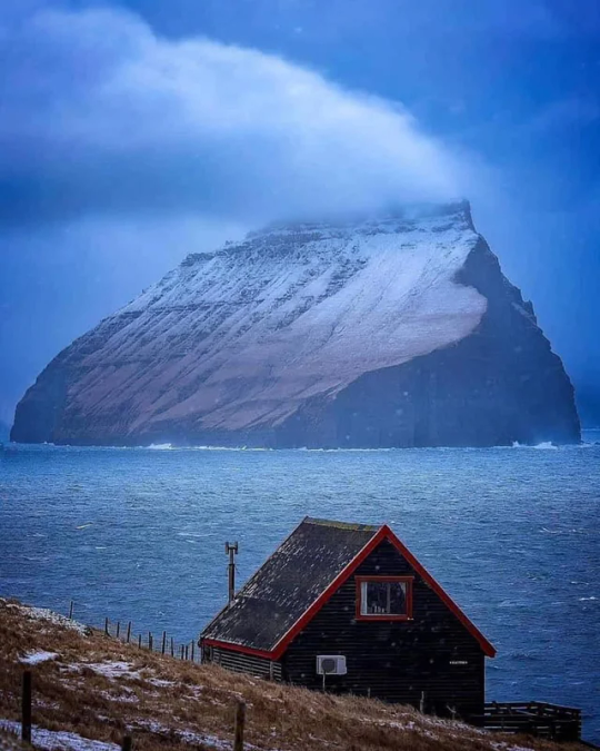 slawo19's tweet photo. The island of #Koltur, #photographed from Sandavágur, Vágar, in the #FaroeIslands. https://t.co/9kqlQTNLKh