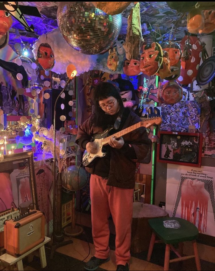 本日です！
18日後に消滅するハウス（泣）でサヨ族ライブします　画像は3月にお面個展&amp;ワンマンやらせてもらった時の　ハウス来たことない人はとりあえずしにもの狂いで来た方がいいです

2023.9.1(金)
19:00〜
charge¥1500＋1d

at Bar Hows
東大阪市下六万寺町３丁目６−４３ ラフォーレ下六万寺 103