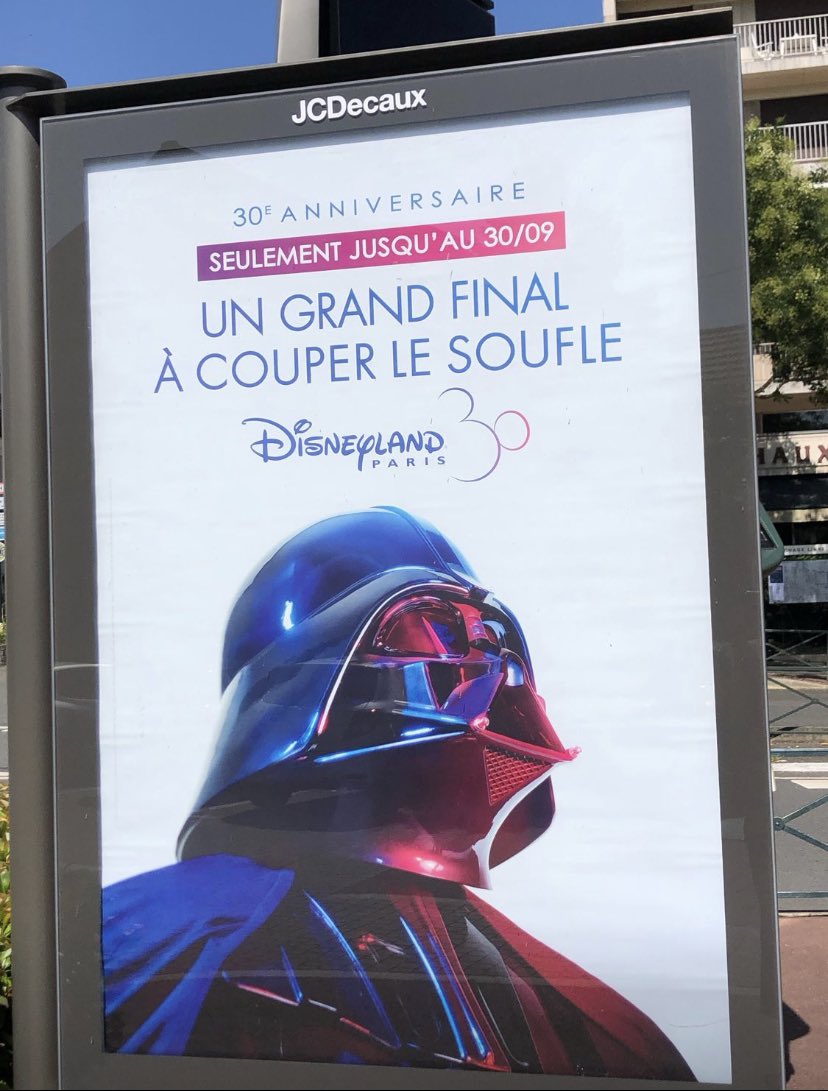 agentdecom's tweet image. Faute d’orthographe ou génie créatif ? À votre avis ? 🫢
#publicite #conception 
@DisneylandParis @JCDecaux_France