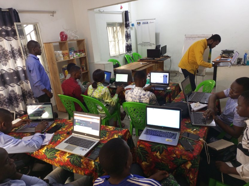 YALIRLCALUMNICD's tweet image. Blogging Day 2023 in #DRC : during a workshop, participants from various background, came to learn about the benefits of blogging for notoriety and sales. They set blogs using content management systems and extensions to enable e-commerce features. #BloggerDay #BlogDay