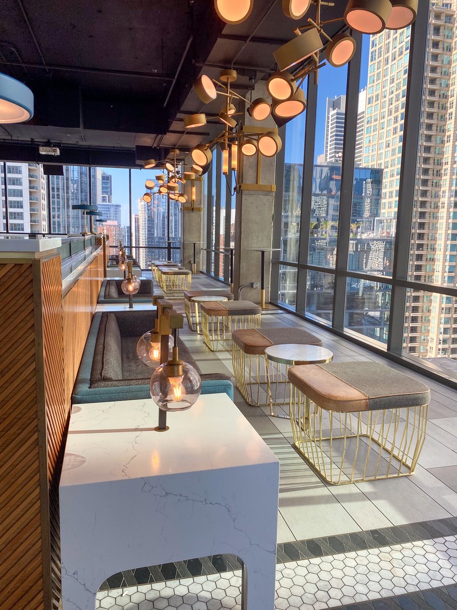 Cocktails and rooftop views always fix the weekday blues 🥂

#twentysixchicago #eventvenue #chicagoevents #chicagoloop #chicagomagmile #chicagoeventvenue #chicagoeventplanner