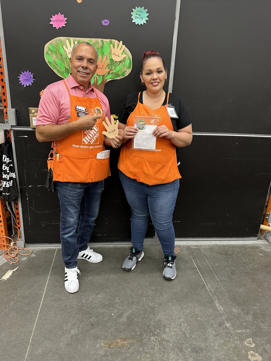 markr6792's tweet photo. Great job Nilsa head cashier for always taking care of our customers. 0950 @RICHNYMETRO @Carmen_I_Rod @AlucardV82 @Kamil_J51 @ginalayl08 @HenryRo76377686 https://t.co/DL7XyDcZhe