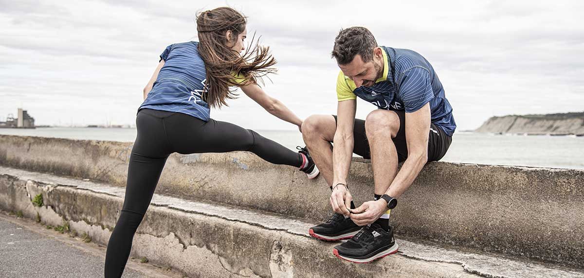 runnea_com's tweet photo. 🤔Pregunta del millón💲👉Cuándo estiras antes o después de entrenar⁉️
Desde #RUNNEA te proponemos 25 estiramientos imprescindibles para #runners🏃‍♂️🏃‍♀️💪
https://t.co/l53gtAHW1k https://t.co/atCcW52T9K