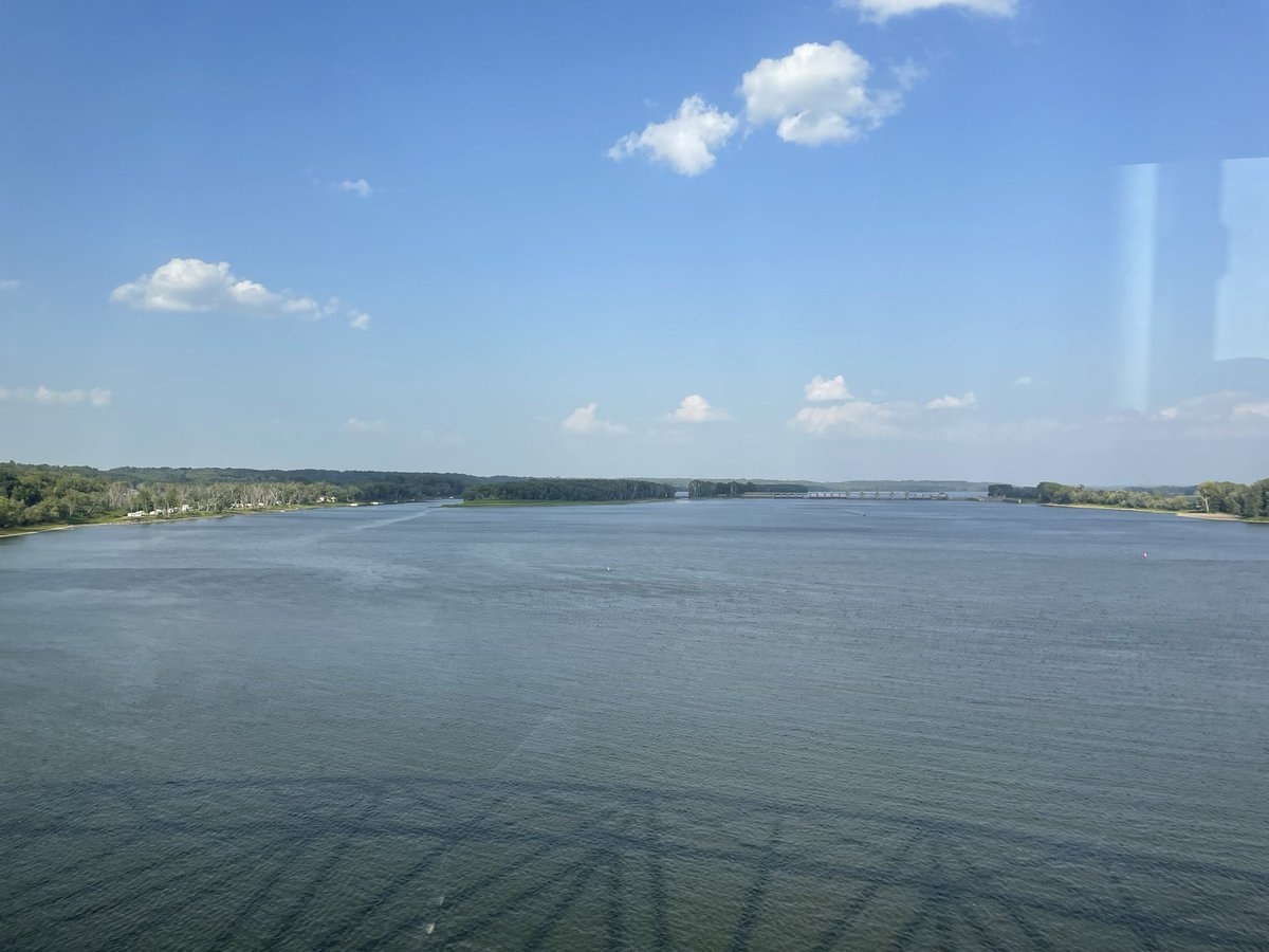 mara_cutting's tweet photo. 📍Cargill, New Boston Illinois

-

Visited a Cargill grain terminal located on the Mississippi River. Their location had 4 silos each with a 72,000 bushel capacity. Unfortunately the river was too low to see any barges, which bring the grain down to the Gulf of Mexico. https://t.co/lA0zOZHlpL