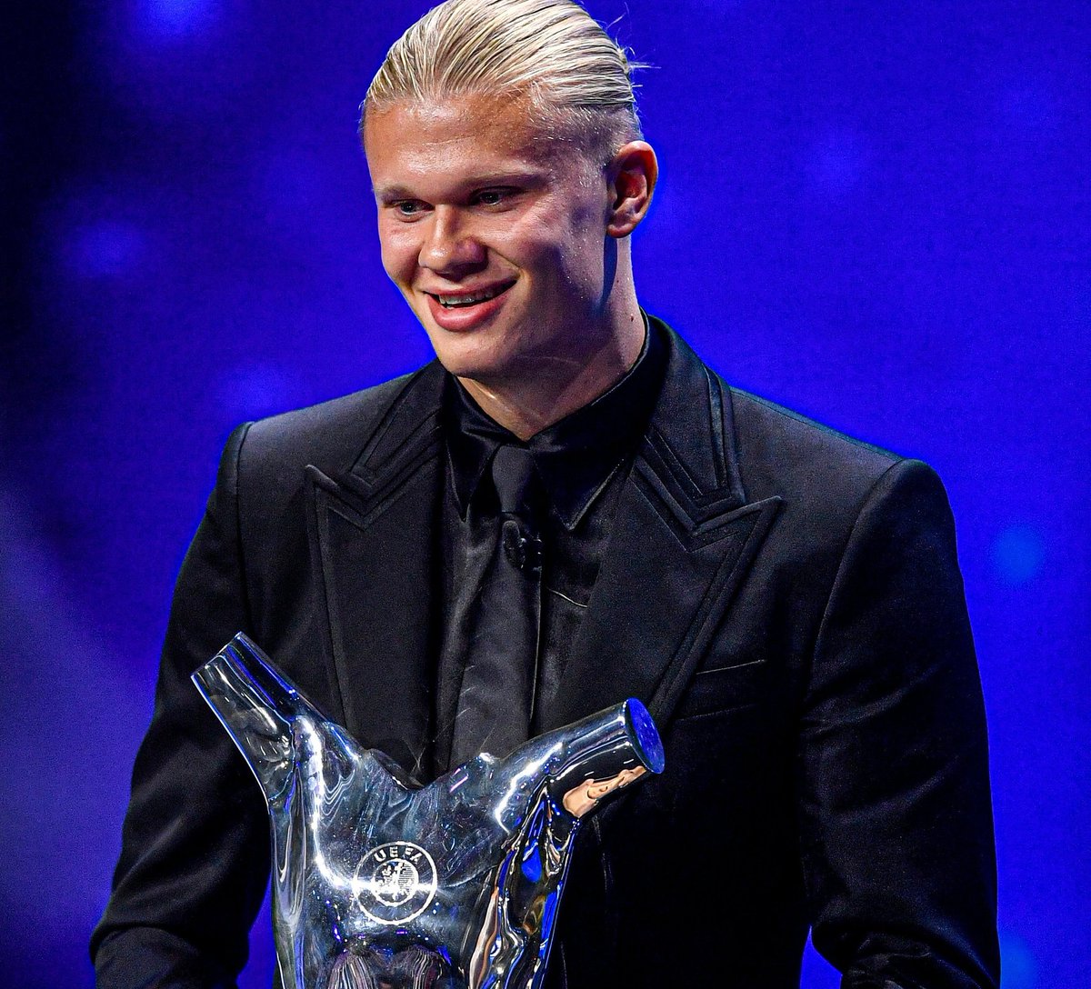 LosMadridistas_'s tweet photo. 🗣️Erling Haaland 🇳🇴 : "J'aimerais rencontrer Cristiano Ronaldo 🇵🇹 et lui dire que je suis footballeur grâce à lui. Il a toujours été un modèle." https://t.co/2aorJZQEsd