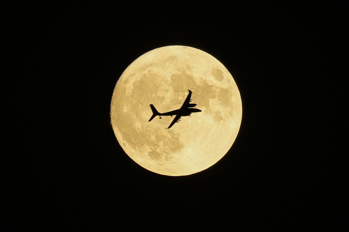 ✈️🌙