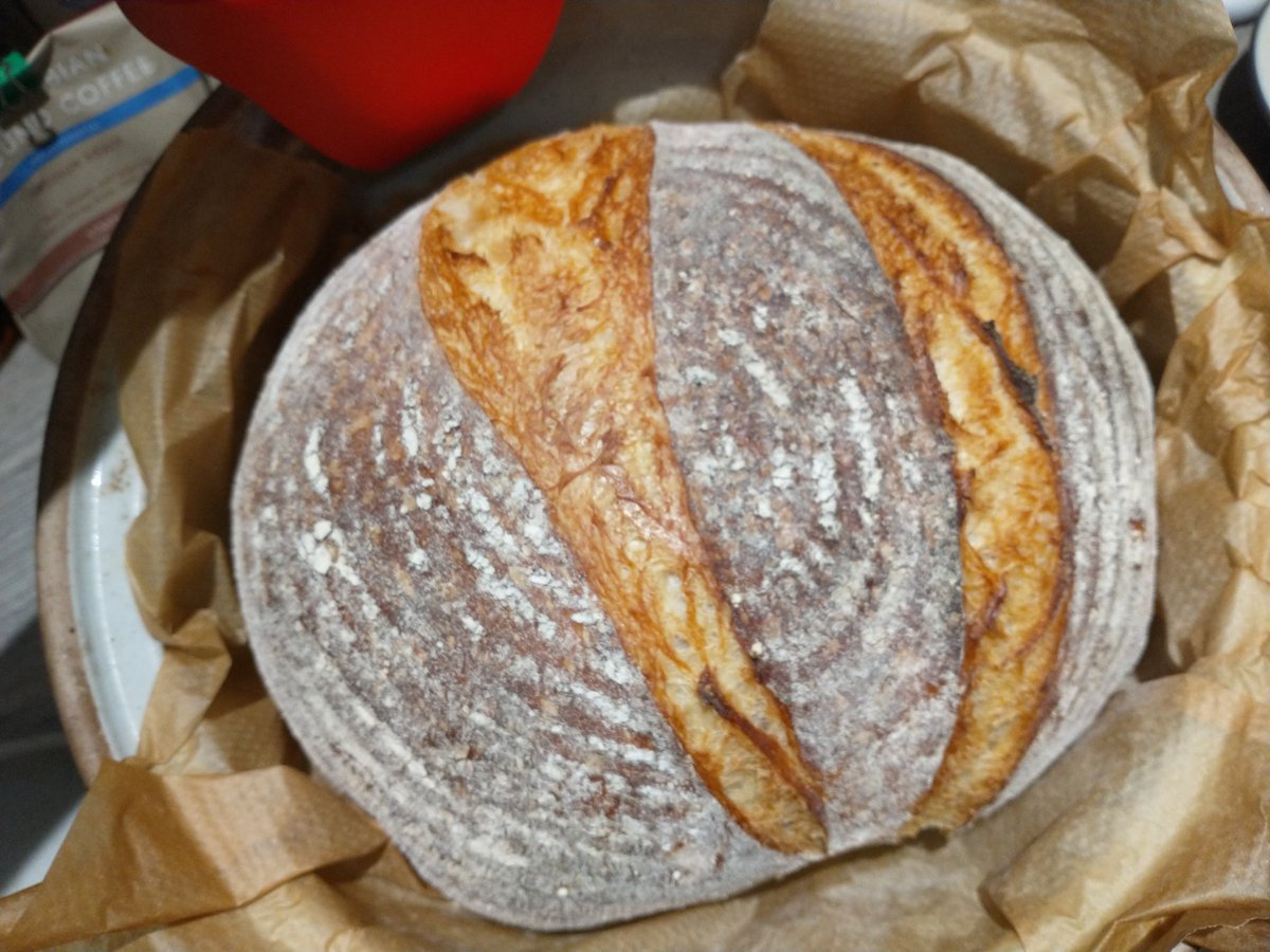 SallyRoydhouse's tweet photo. Just baked a sourdough, been working on this since yesterday and I think tomorrow evening it will go nicely with a chunk of cheese, some asparagus pickle & this beer I found in Aldi today 😁 #homebaked #36hoursour #kingofthetable https://t.co/1ymkaN5nHW