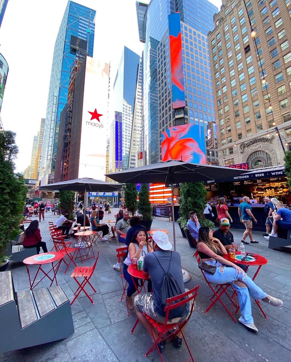 TimesSquareNYC's tweet photo. Meet us outside! We’re celebrating National Eat Outside Day in Times Square! 😋 Stop by for a quick bite at Bisbee’s or a delicious meal on Restaurant Row while enjoying the beautiful weather! ☀️
#NationalEatOutsideDay #NYC #TimesSquare #restaurantrow #foodie https://t.co/N5eMdLF37H