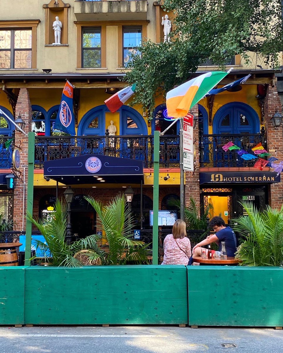 TimesSquareNYC's tweet photo. Meet us outside! We’re celebrating National Eat Outside Day in Times Square! 😋 Stop by for a quick bite at Bisbee’s or a delicious meal on Restaurant Row while enjoying the beautiful weather! ☀️
#NationalEatOutsideDay #NYC #TimesSquare #restaurantrow #foodie https://t.co/N5eMdLF37H