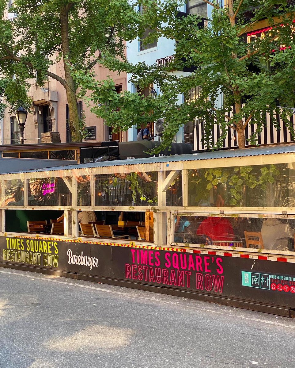 TimesSquareNYC's tweet photo. Meet us outside! We’re celebrating National Eat Outside Day in Times Square! 😋 Stop by for a quick bite at Bisbee’s or a delicious meal on Restaurant Row while enjoying the beautiful weather! ☀️
#NationalEatOutsideDay #NYC #TimesSquare #restaurantrow #foodie https://t.co/N5eMdLF37H