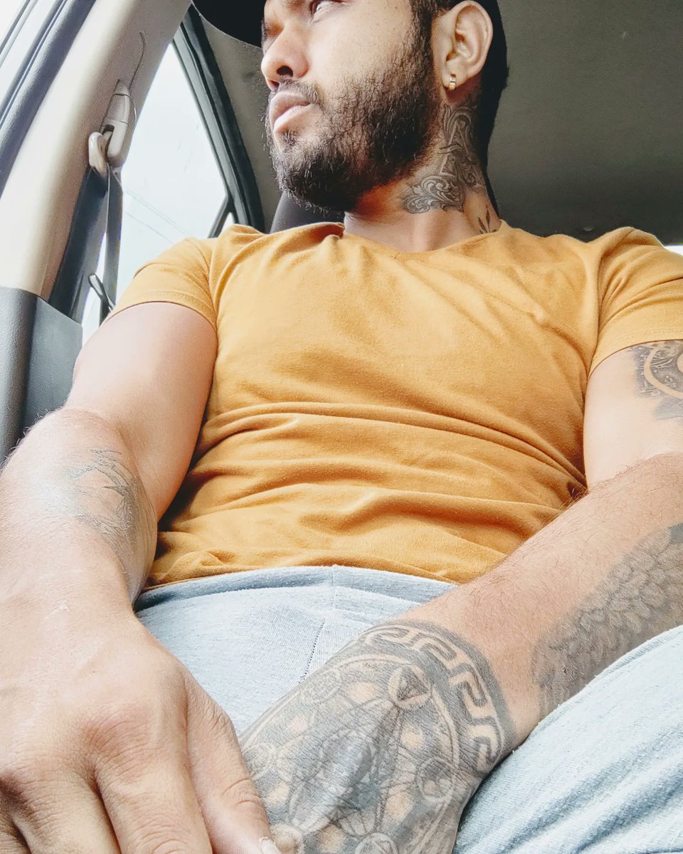 ...Me han pedido escribir sobre mis demonios
Que en las grises mañanas me hablan
El vacío del alma se llena con recuerdos
Y del títere los hilos colapsan...