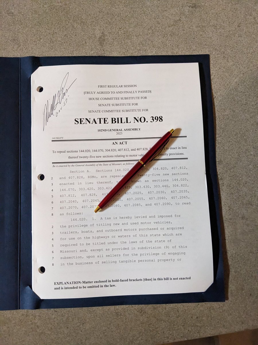 Touching moment today at the ceremonial bill signing for the "Siddens Bening Hands Free Law". The Siddens and Benings families, along with Warren Douglas, all victim advocates who lost loved ones to distracted drivers, received signed copies of the law. <a href="/AAAMissouri/">AAA Missouri</a> #HandsFreeMO