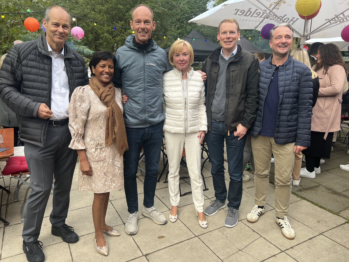 Summerfest at Bertelsmann's Corporate Center in Gütersloh! Besides the many colleagues, the Mohn family and the Executive Board also attended, of course.