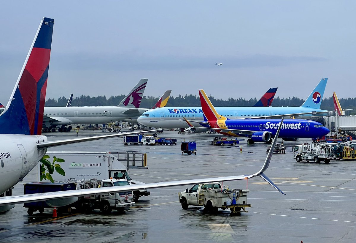 Good afternoon from Sea-Tac. 

#adventure #whatiloveabouttravel #seatacairport