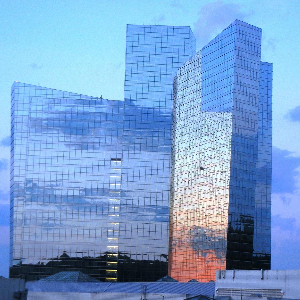 In less than 24 hours, I'll be rappelling down Mohegan Sun with members of WHPD in support of the Special Olympics of CT! I am right under my fundraising goal and any amount helps. If you'd like to donate to this amazing cause, please click on the link. give.soct.org/fundraiser/464…