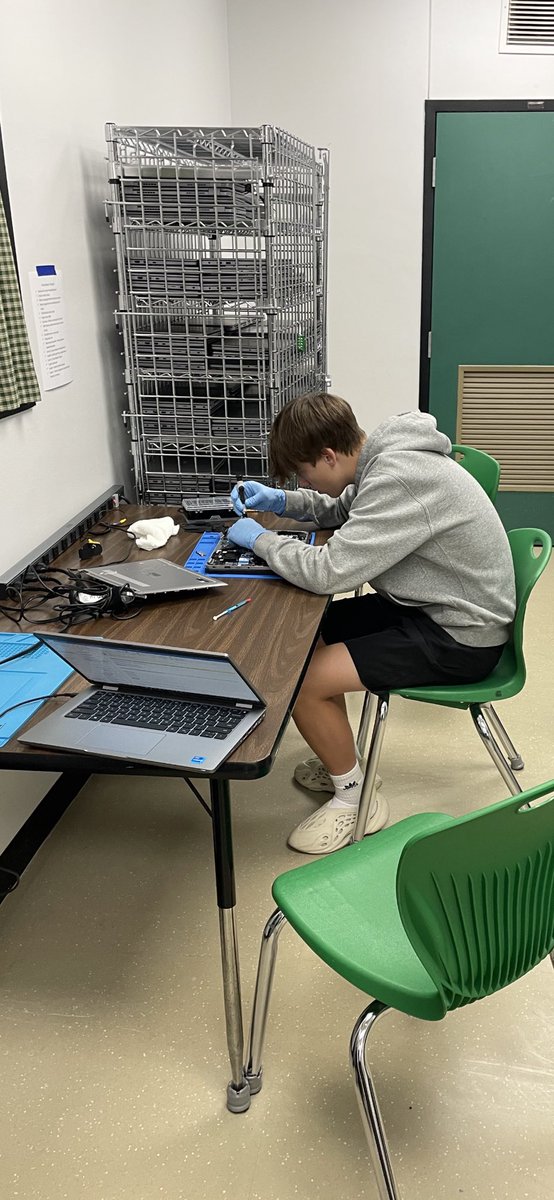 Best part of the day…Watching junior CIT Gateway student, Matte Hinkle-Bonham, work to repair a student’s laptop! Gateway CIT students get to work with our very own Casey Woods to learn the ins and outs of computers!! #inspireengagegrow