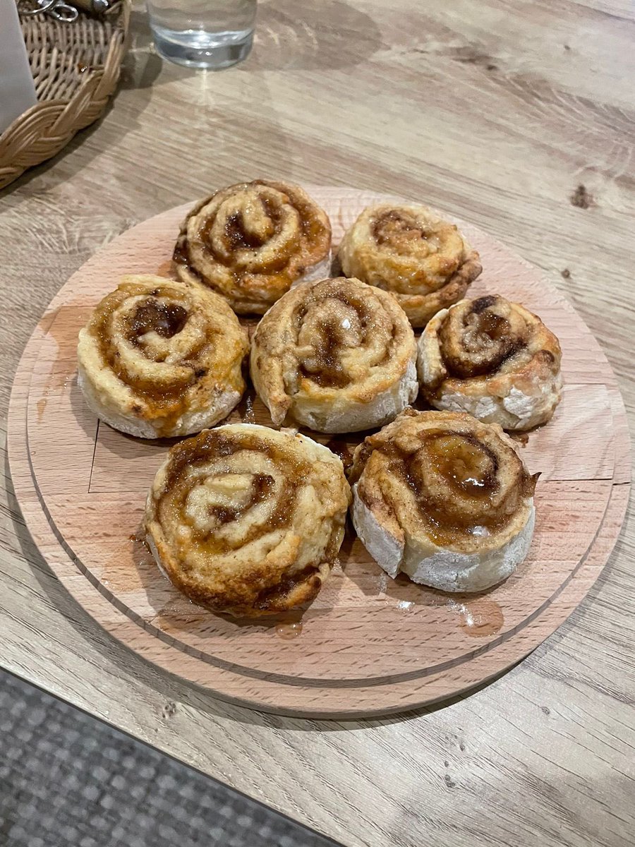 MissKempEnglish's tweet photo. This summer I learnt to make 100 calorie, 5 ingredient cinnamon rolls and it’s really been a game changer 🥮 https://t.co/dlKX6p8zmk