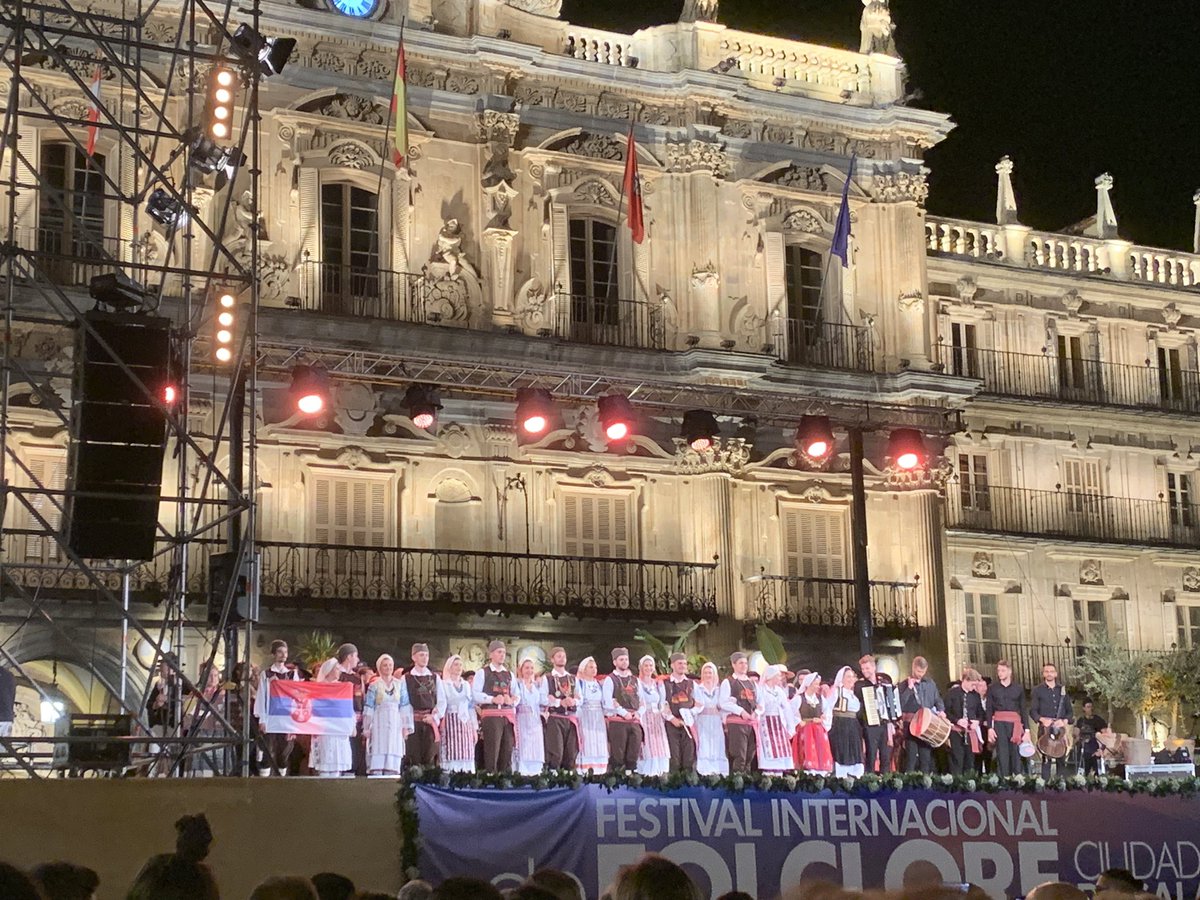 gerlys2015's tweet photo. En Festival Internacional del Folclore en #plazamayordesalamanca https://t.co/pIj5htfzVC