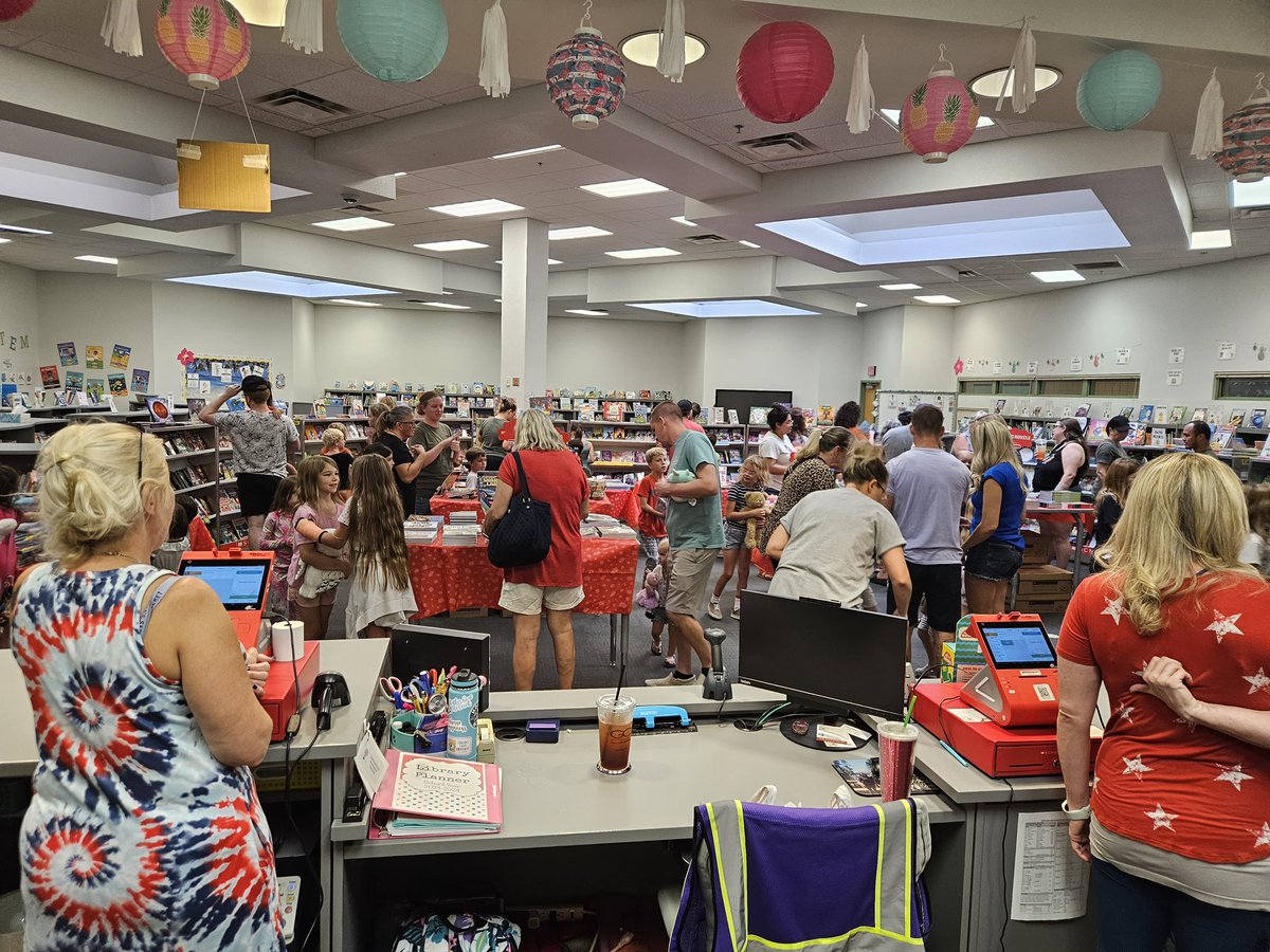Ashland_Ranch's tweet photo. “Read Mo Books” was the theme for our annul Bedtime Stories event. It was so much fun getting to read to the students before they headed to bed. We were thrilled that so many attended this event and were able to shop the book fair. .And then there all could shop the book fair. https://t.co/ashFTUSVvp