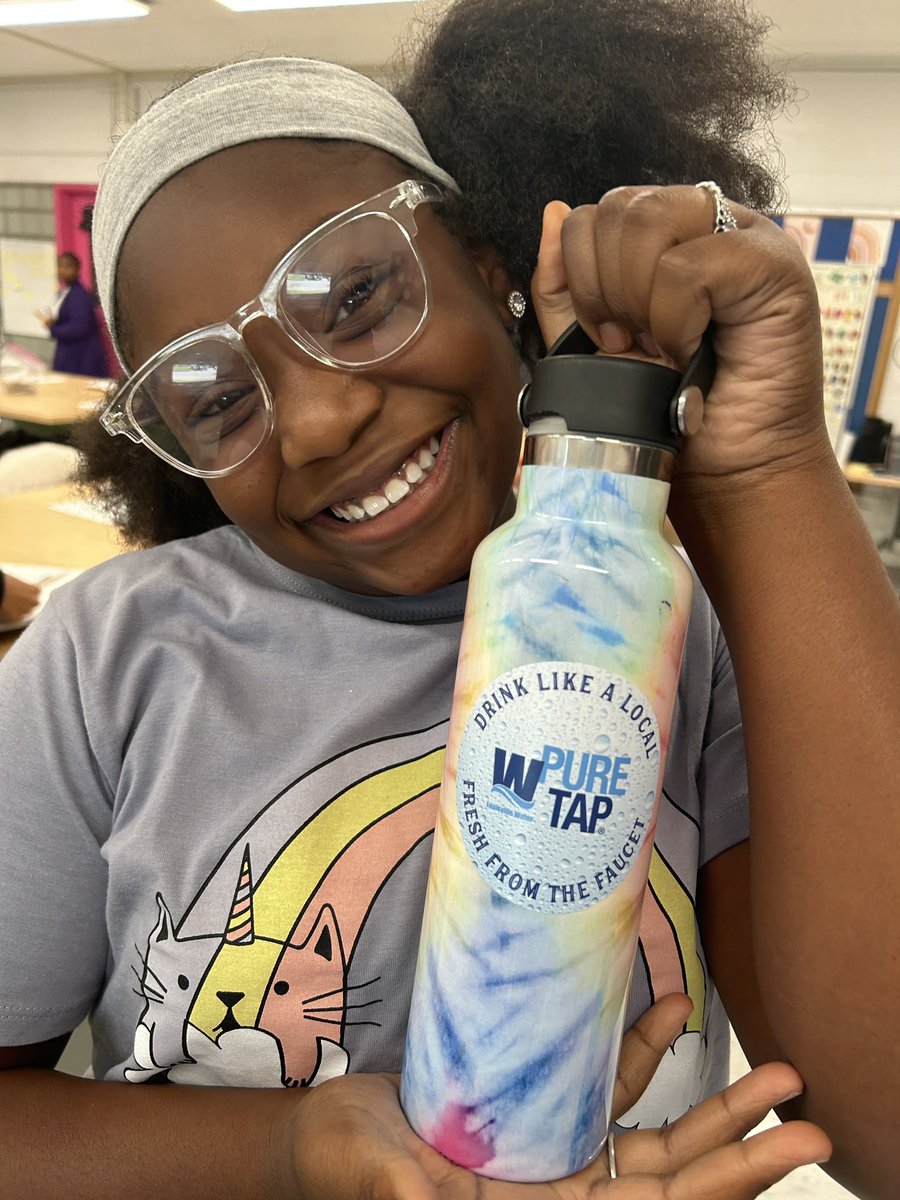 STEAM_GEMS's tweet photo. August was National Water Quality Month and a @louisvillewater educator visited all of the 6th grade Science classes to share the importance of safe, clean drinking water in a thriving community. #futuresteminists🔭🧬🥼🧪 https://t.co/LY5dzGm7Hp
