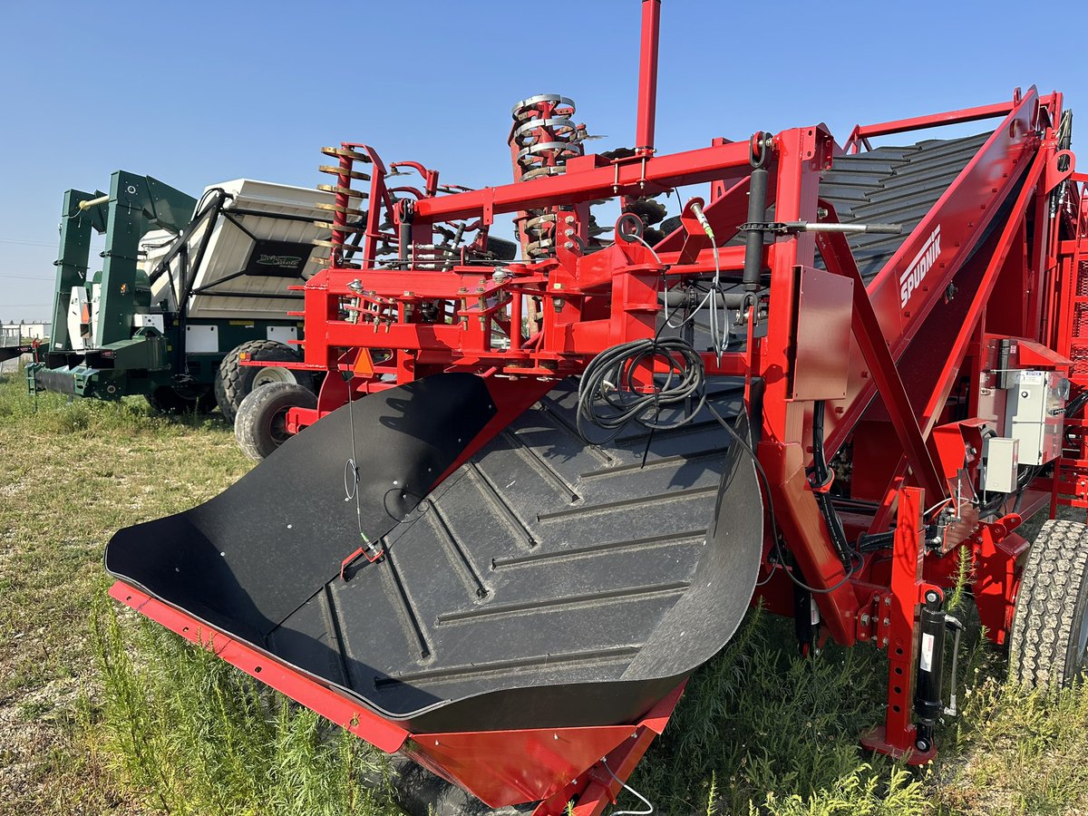 New Spudnik 1860 Evenflo for sale
• 240V
• 600 bag capacity
• 2 x pup hitches
• Auto Flow
• 60” elevator
• 42” discharge

Call for Pricing!
204-870-2778
mike.wall@genag.com