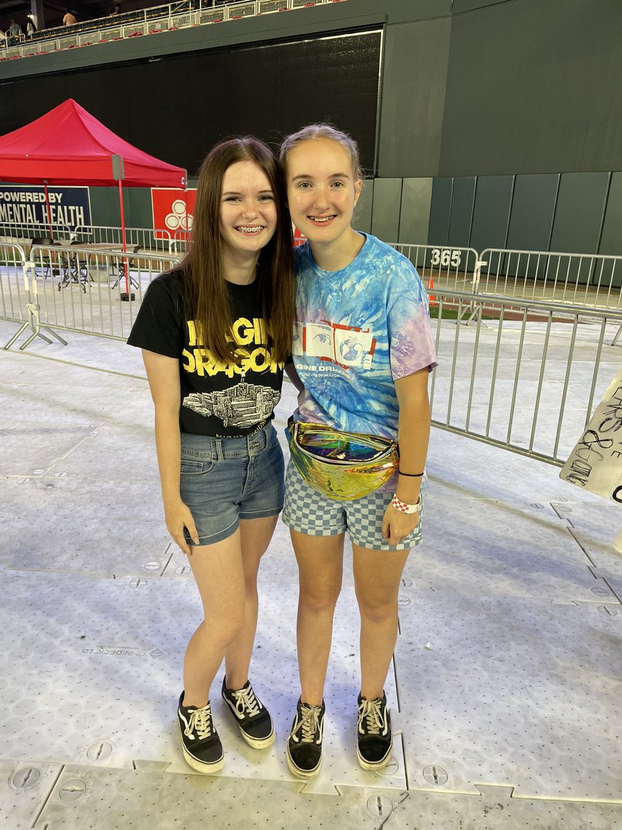 Happy birthday Allie!! Words can’t truly describe you. You’re the first and closest friend I’ve made here. I’m so grateful that I’ve met you both here and in person. I hope to see you again soon. I love you!! ❤️❤️❤️