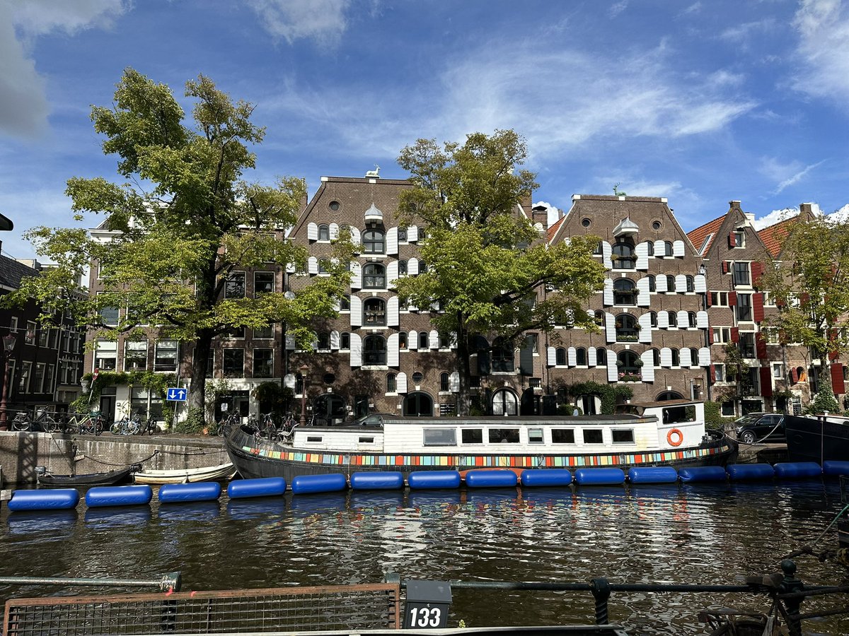 MarcIsTraveling's tweet photo. Day 342: painters start work early (lots of coffee breaks), walk into Delft center (magnet, grocery store, compression sleeves), Catherine/Veerle go for a run, last night dinner at multi-ethnic restaurant (tacos, chicken, bao buns, cocktails) https://t.co/DDPZGYL3zd