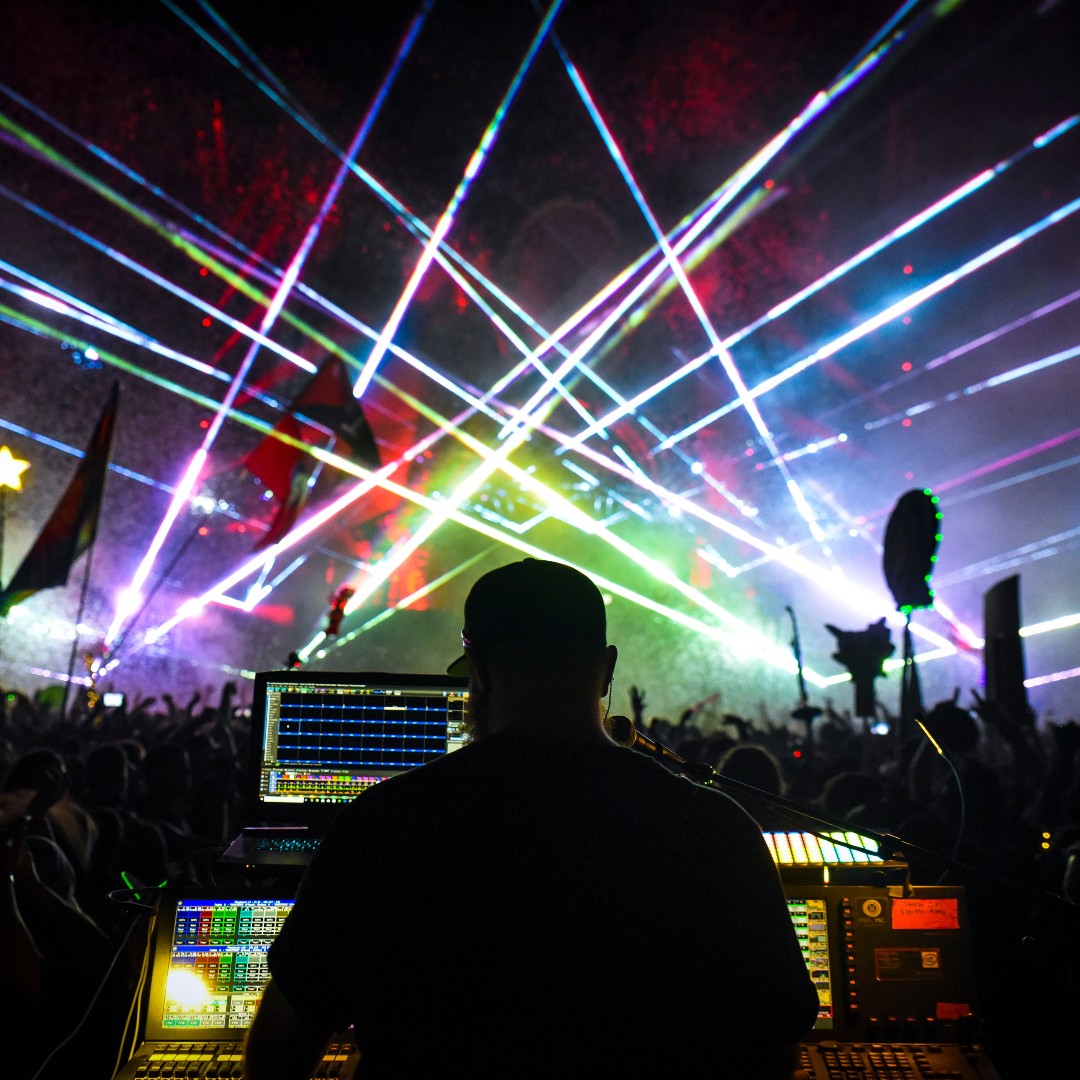 PangolinSystems's tweet photo. 🎉 Throwback to Imagine Music Festival, where our friends from Laser Light Company created an incredible laser display for the 2018 festival, programmed using BEYOND with 20W Spectrum lasers, Clubmax 6000, and Clubmax 3000 projectors. 🤩 Enjoy the views from behind the booth 🙌 https://t.co/gYdAygRA1X