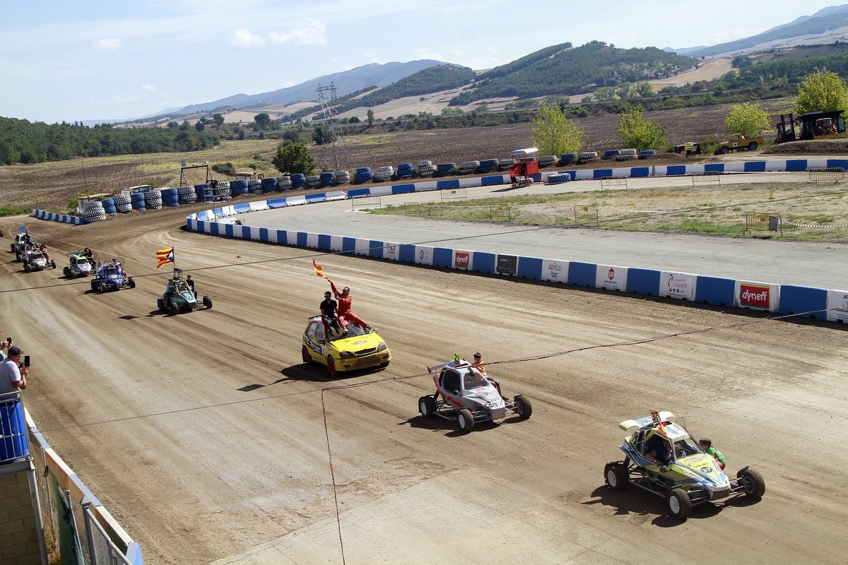 CEAX_RFEdA's tweet photo. 📌 Previo 17.º CEAX Trofeo Ciudad de Miranda “Memorial Alfonso Saiz”
☑ El #CEAXGoldspeed llega a Miranda de Ebro
🔘 Por tercera vez consecutiva este año, se volverá a superar el centenar de participantes
📝 https://t.co/YohSy3slUR
#CEAXMiranda
#autocross #offroad https://t.co/iAZSNkgqbA