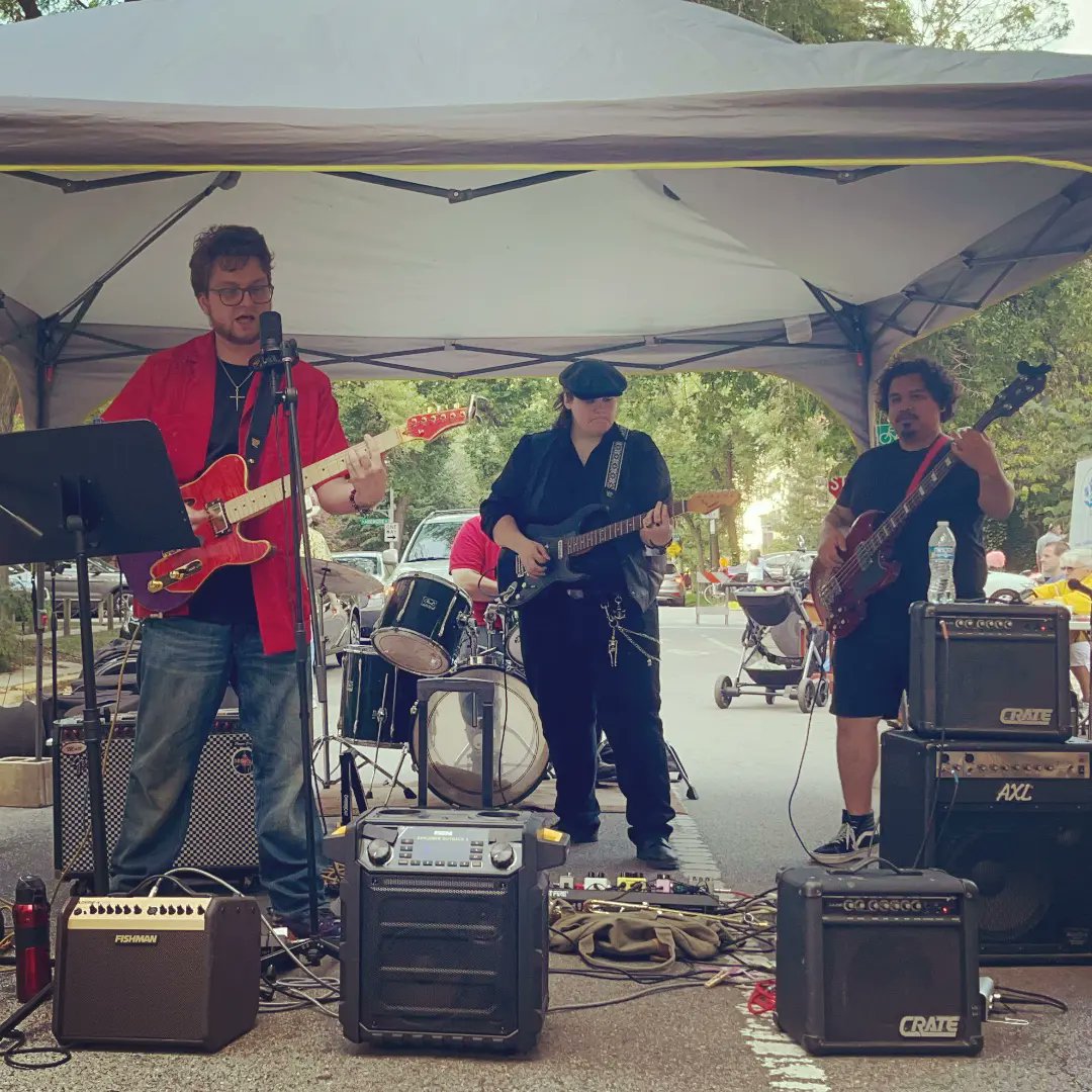 Out and about
Doing the thing
#chicagomusic #chicagoalternative #postsadska #thebrokenchicago