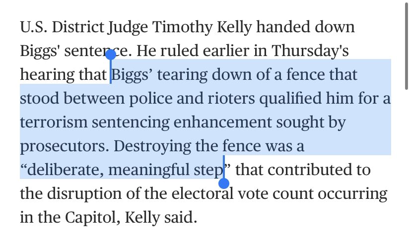 MattWalshBlog's tweet image. A man just got 17 years in prison for tearing down a fence on January 6. Meanwhile a guy responsible for burning an entire police station to the ground during the BLM riots got only 4 years. No sane person thinks this is justice.