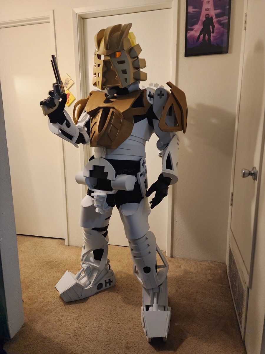 doodlenights's tweet photo. To the island of Mata Nui rode a stranger one fine day...
#Bionicle #lego #cosplay https://t.co/jTjV0mbyCy