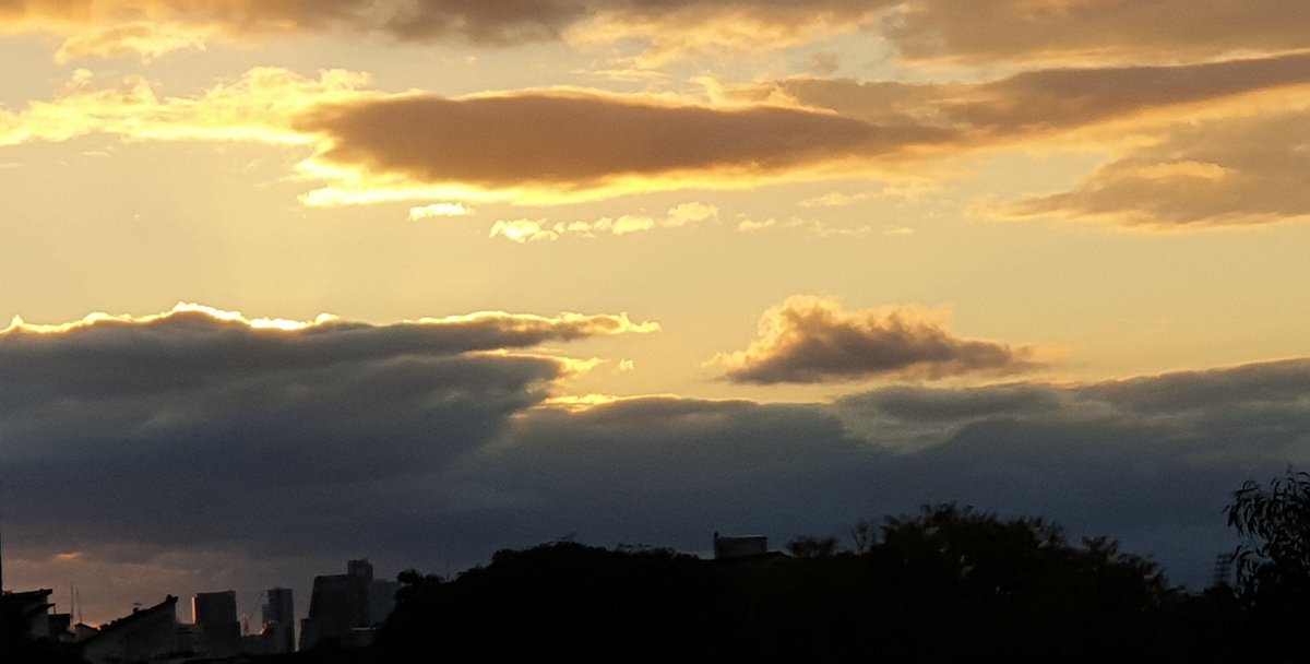 CherScheff's tweet image. Sunrise time clouds 🇦🇺
1st day of Spring.
September 1st 
#HappySpringtime