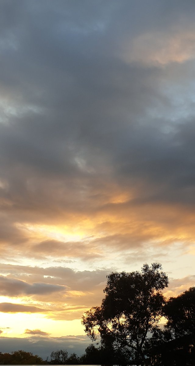 CherScheff's tweet image. Sunrise time clouds 🇦🇺
1st day of Spring.
September 1st 
#HappySpringtime