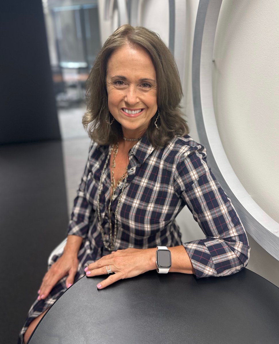 andersonmktg's tweet photo. Happy 16th anniversary to our Director of Corporate Development AKA The TMI Queen, Soeurette! From keeping the new business rolling in to your killer presentation skills, Soeurette's contribution to our success has been invaluable. https://t.co/AVPaZ2JsOk