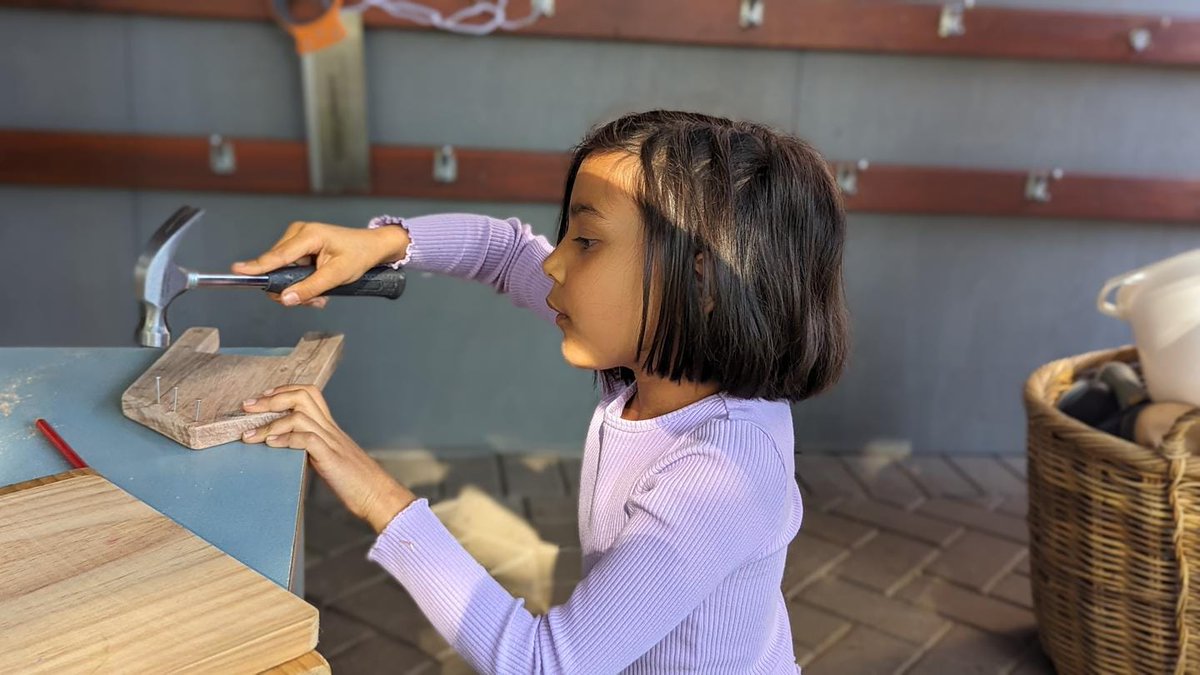 glenaeon's tweet photo. Class 2 recently experienced a woodworking afternoon with Class Teacher Jamie Loftus and parents on a sunny Friday.

#glenaeon #steiner #school #class2 #primaryschool #handwork #woodwork #castlecrag #sydney https://t.co/P7kgwdAPLE