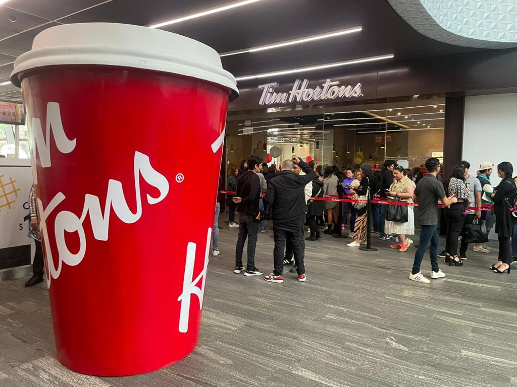 ladesamx's tweet photo. Felicidades a @TimHortonsMX por la apertura de su primer sucursal en el Valle de México. Agradecemos su confianza al permitirnos ser parte de las innovadoras fachadas e interiores de sus locales con nuestros productos en metal.

#LADESA #TimHortons #MetalDesplegado https://t.co/UR6KcIRhCF