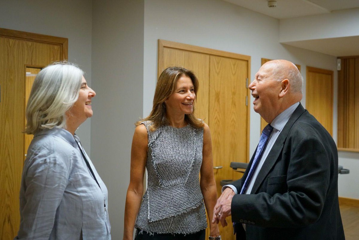 lucyfrazer_'s tweet photo. From wigs &amp; costumes to lighting, stage direction &amp; singing - there's so many skills that go into producing opera🎭🌟

Today I met creative industries leaders from Leeds &amp; Yorkshire to discuss how we keep maximising the potential of this vibrant part of our creative economy. https://t.co/tF5cheBR62