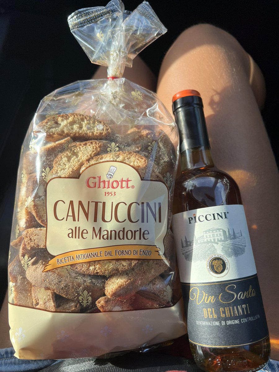 Un po’ della tradizione Toscana 😍 Vin santo e cantucci 🫶🏻