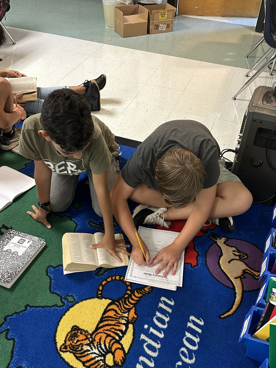 MrsScottWBMS's tweet photo. Practicing dictionary skills with partner talks! @FultonCoSchools @FultonZone7 @nikkoleflowers1 @pwright1717 @EsolFulton https://t.co/WO4XC1eTnY
